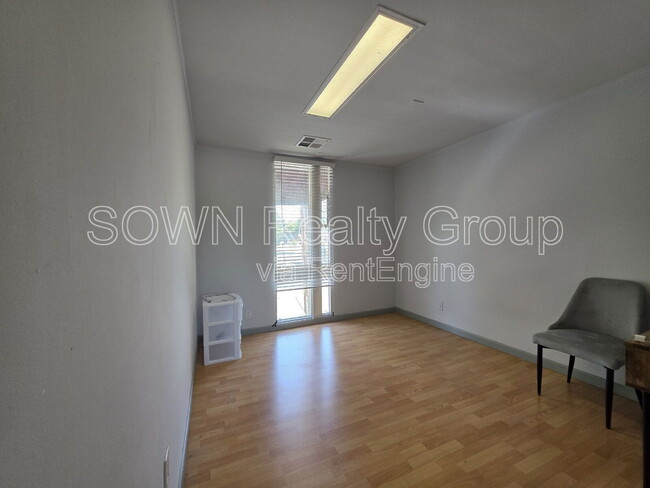 Photo - 412 E William St