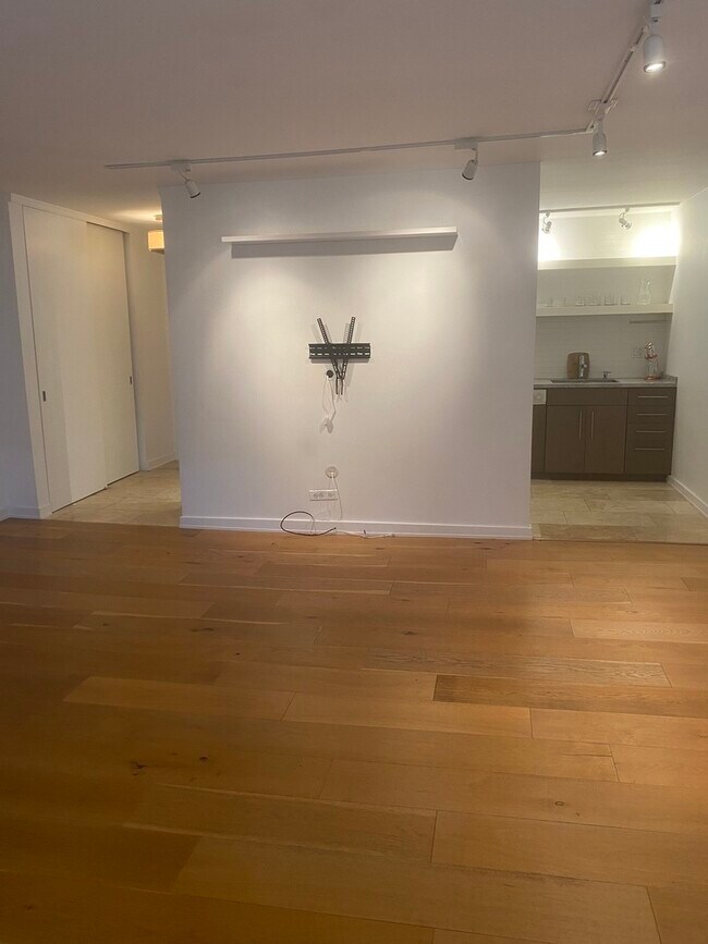 Photo - 5455 N Sheridan Rd