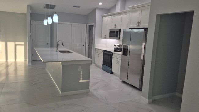 Photo - 661 Myra Ln NW