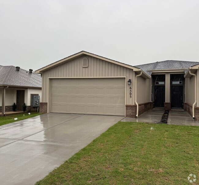 Building Photo - 6505 NW Vandergriff St Rental