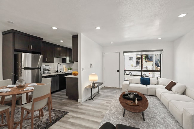 Photo - 900 W College St Unit 8