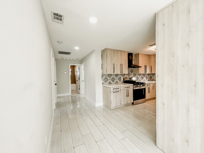 Photo - 1847 Shore Acres Blvd NE