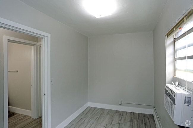 Photo - Poinsettia Place Apartments