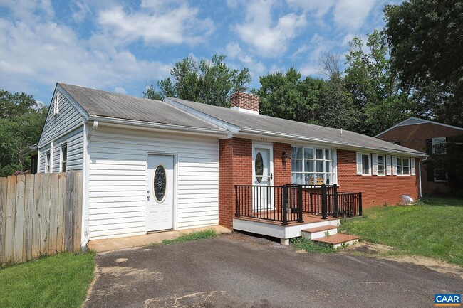 Building Photo - 2219 Greenbrier Dr Rental