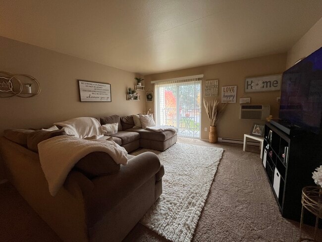 Photo - Montrose Apartments