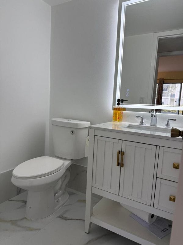 Photo - 389 Fanshaw J Unit 389
