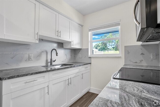 Building Photo - 929 S N St Unit 4 Rental