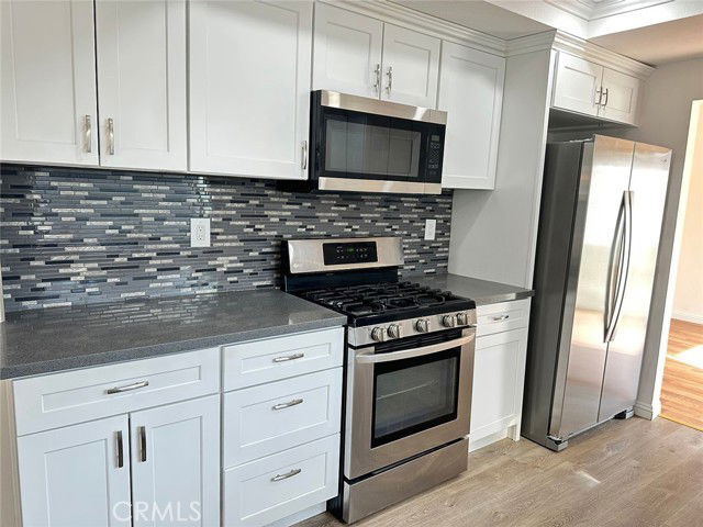 Photo - 45202 Pickford Ave