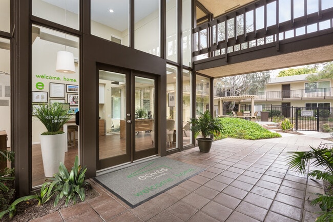 Leasing center
