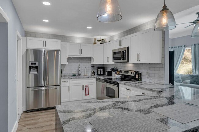 Photo - 721 NE 15th Ave