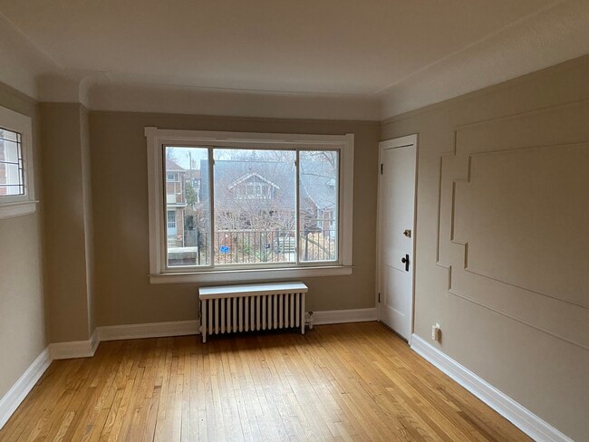 Building Photo - 1096 Beaconsfield Ave Unit 2-N
