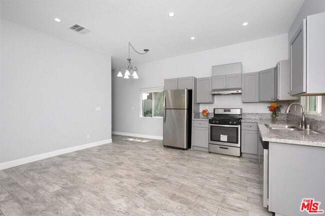 Photo - 19613 Haynes St