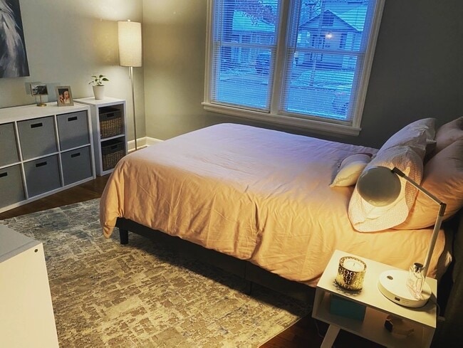 Photo - 2013 Waverly Av.