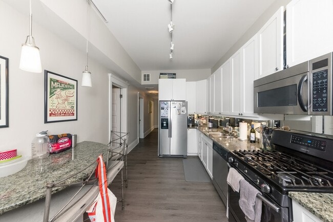 Photo - 954 W Cuyler Ave Unit # 01E