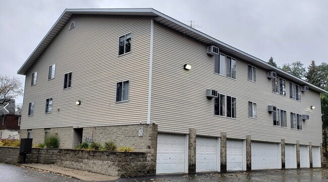 Building Photo - Three Bedroom Unit LJ-304
