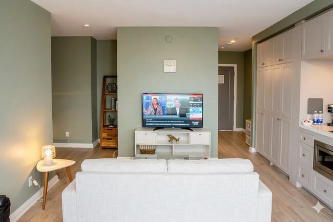 Building Photo - 155 Yorkville Ave Unit SI ID1559022P