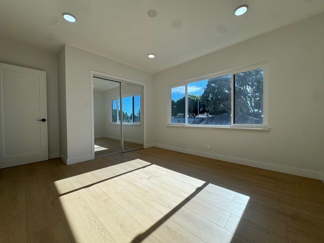 Building Photo - 3003 W Florence Ave Unit 4