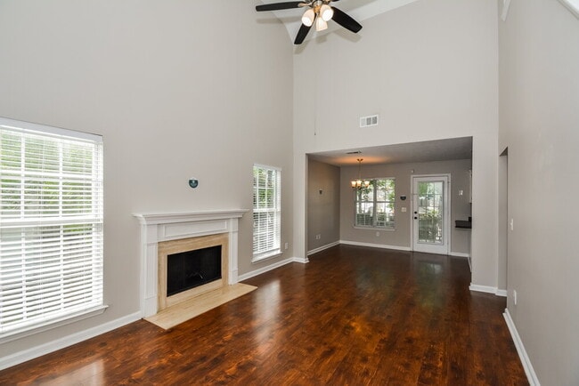 Photo - 405 Randall Ln