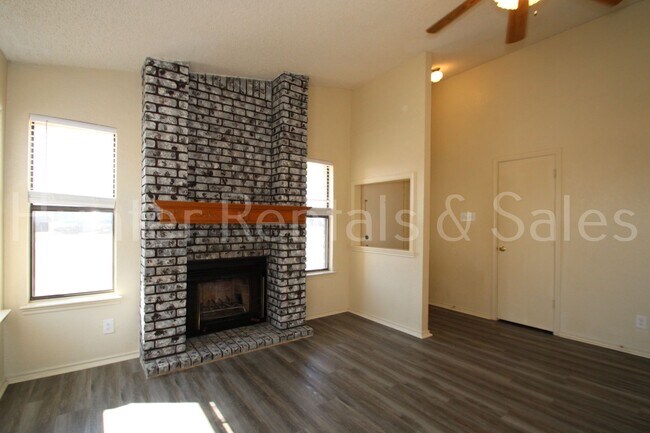 Photo - Features a Versatile Workshop Shed!