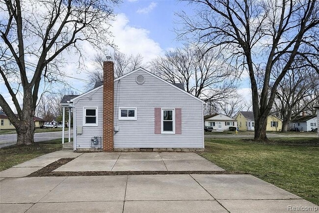 Photo - 7451 Cavell St