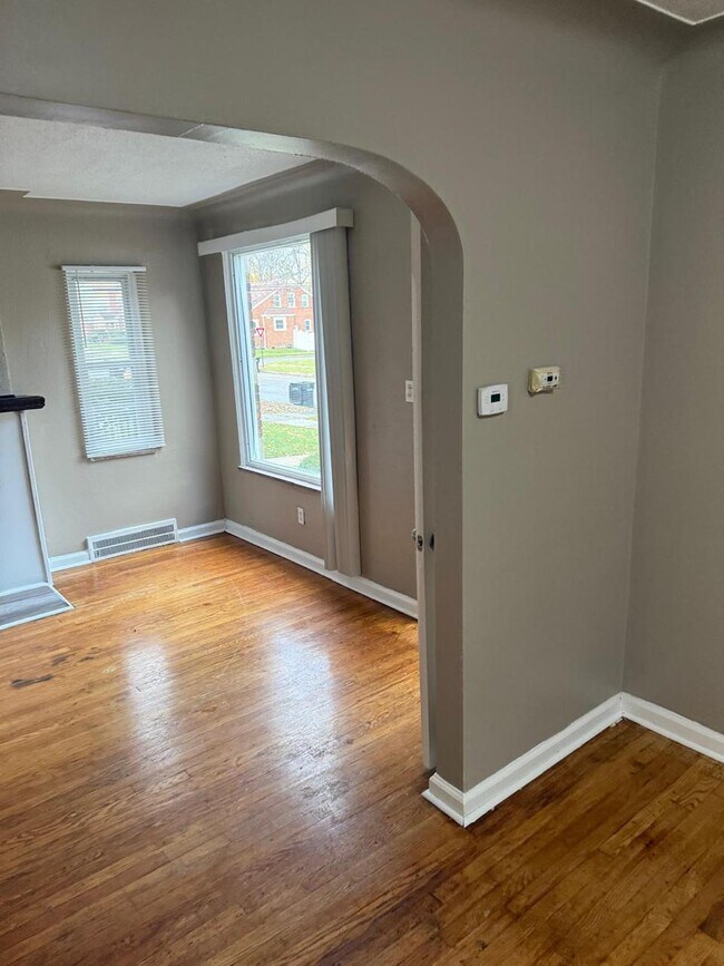 Photo - 8331 Whitcomb