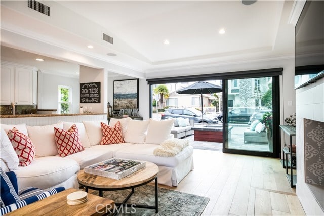 Photo - 617 Begonia Ave