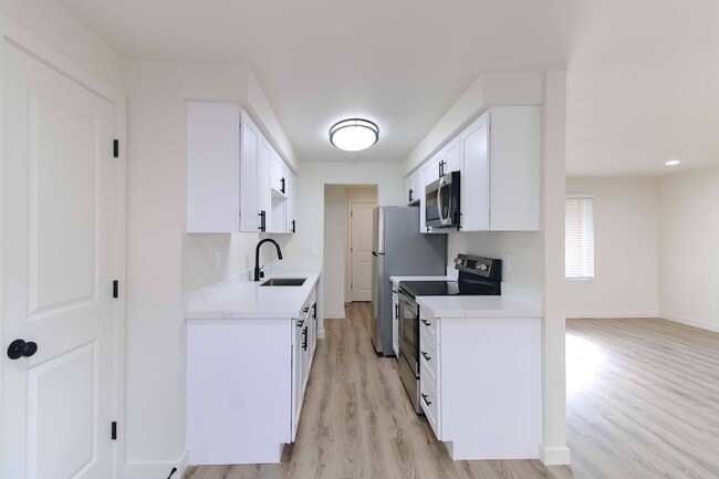 2 Bed 1 Bath - Kitchen - Melrose on 91