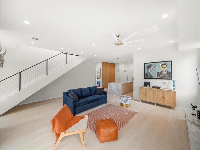 Photo - 2107 Brackenridge St