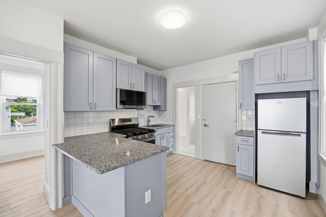 Photo - 42 W 47th St Unit 2R