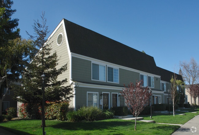 Building Photo - Central Park at Whisman Station