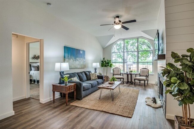 Photo - 759 Winding Oak Bend