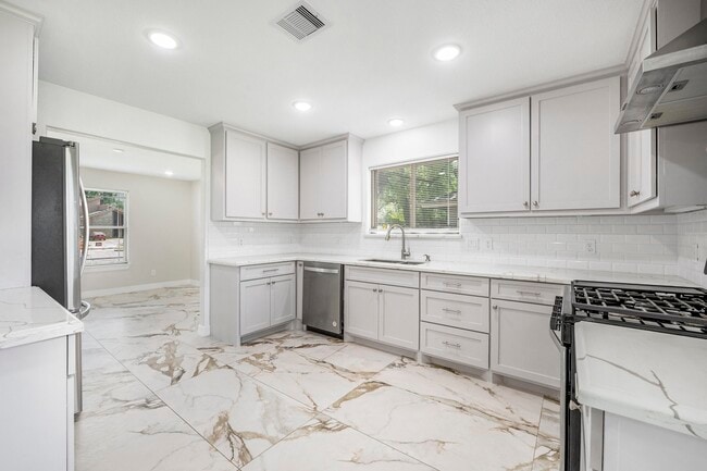 Photo - 7711 Antoine Dr