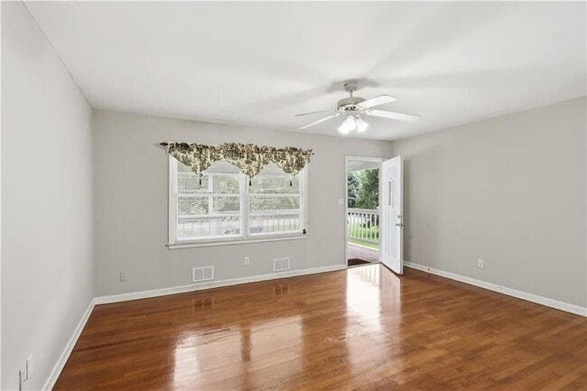 Photo - 1370 Blackwell Rd