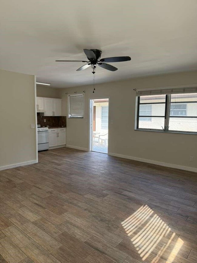 Photo - 126 SE 10th St Unit 1