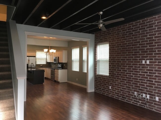Photo - 420 N Main St
