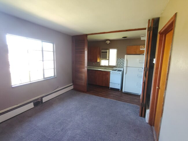 Building Photo - 338 S Pendleton Ave Unit C