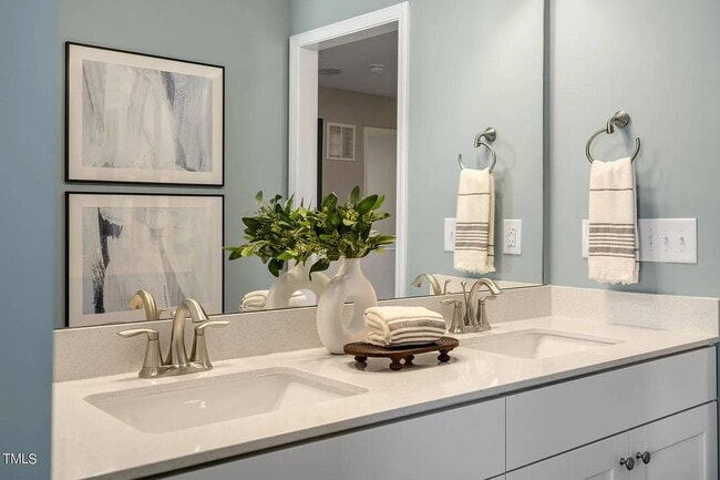 Photo - 143 Siebold St