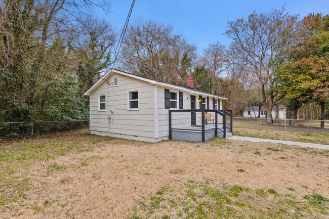 Photo - Adorable 3 bedroom 1 bathroom home!
