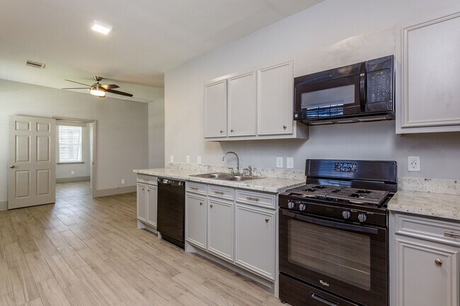 Photo - 215 N Milby St Apartment Unit 4