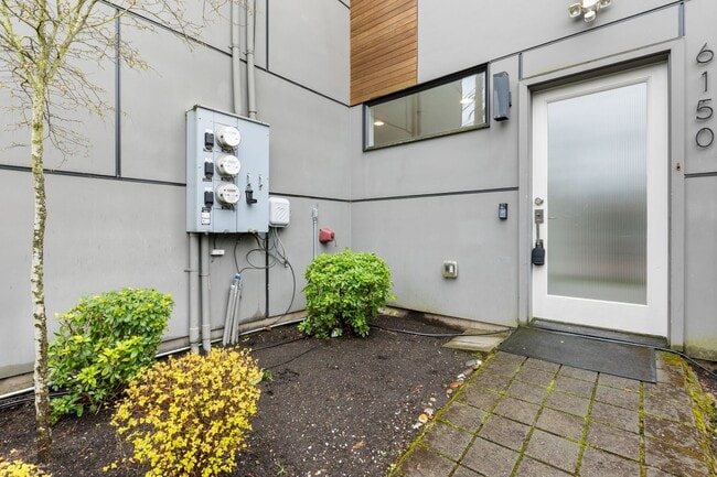 Photo - Modern 3-Bedroom Townhome with Rooftop Deck in NE Seattle