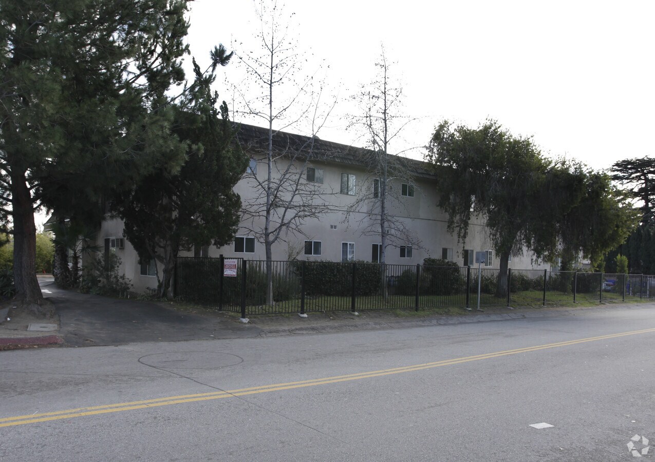 Photo - 13060 Victory Blvd