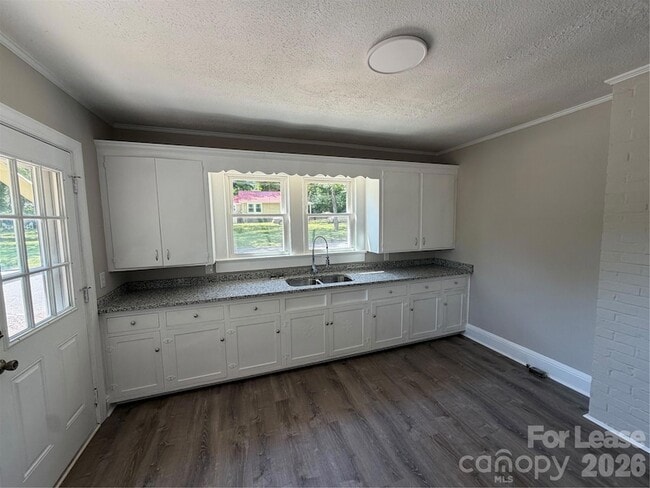 Photo - 704 N Miller Ave