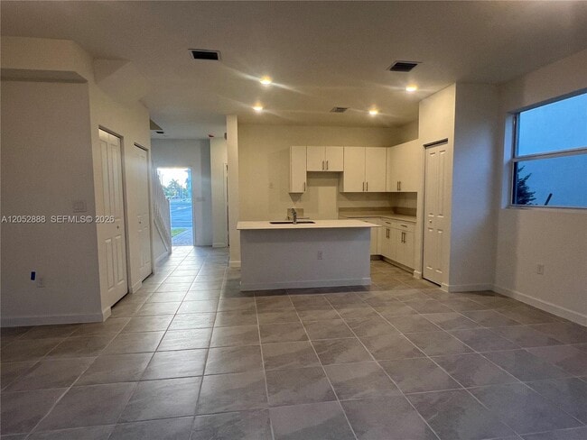 Photo - 106 NW 11th Ct