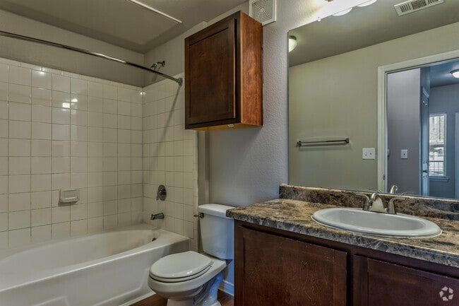 1BR, 1BA - 735 SF A1 - Bathroom - SUNSET LODGE