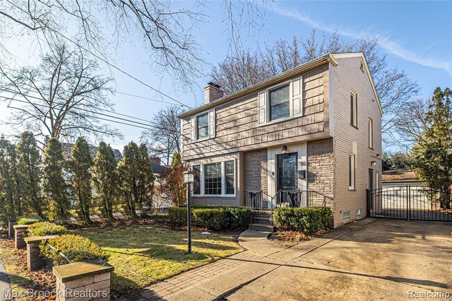 Photo - 758 Chester St