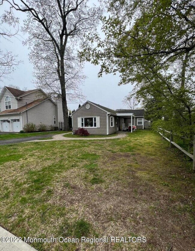 Photo - 451 Harnell Ave