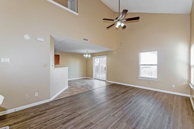 Photo - 1107 Crescent Dr