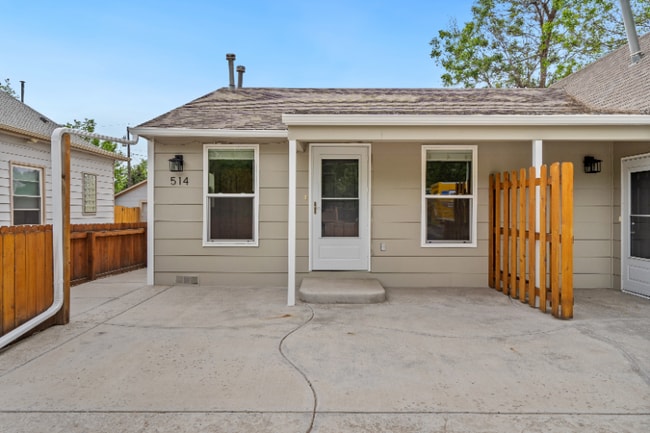 Building Photo - 514 E 1st St