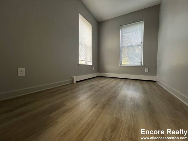 Photo - 130 Warren St Unit 1