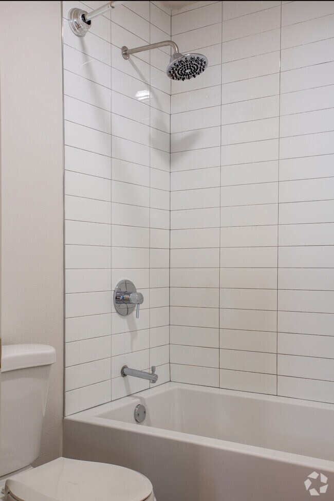 1BR, 1BA - 736 SF